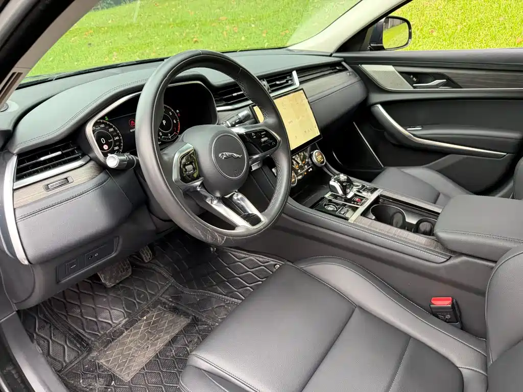 Jaguar XFL — миниатюра 7
