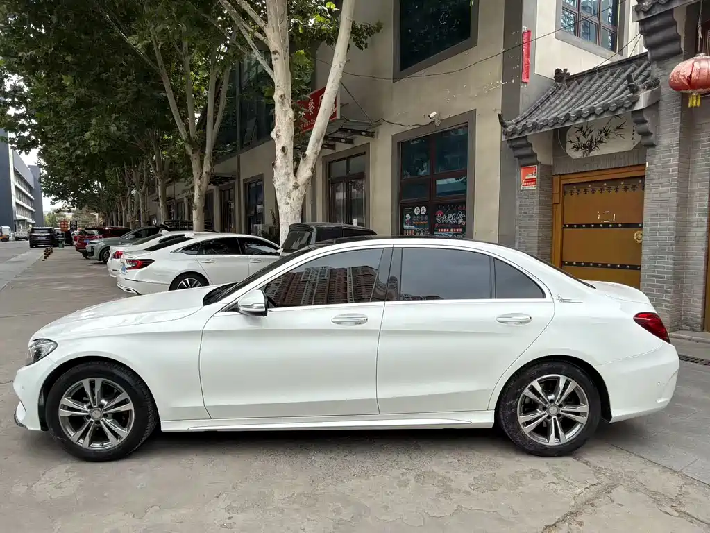 Mercedes-Benz C-Class — миниатюра 3