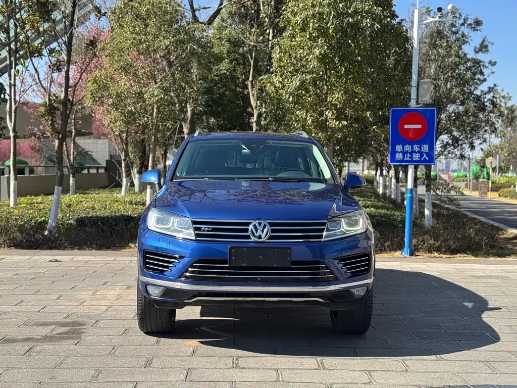 VOLKSWAGEN TOUAREG