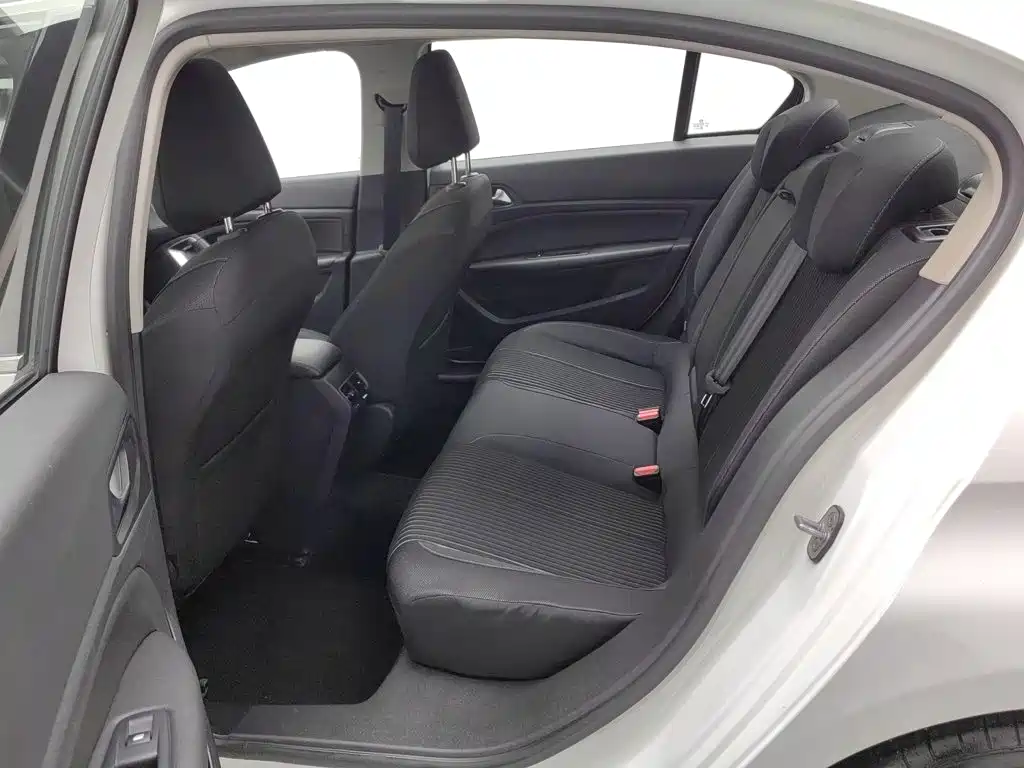 Peugeot 408 — миниатюра 15