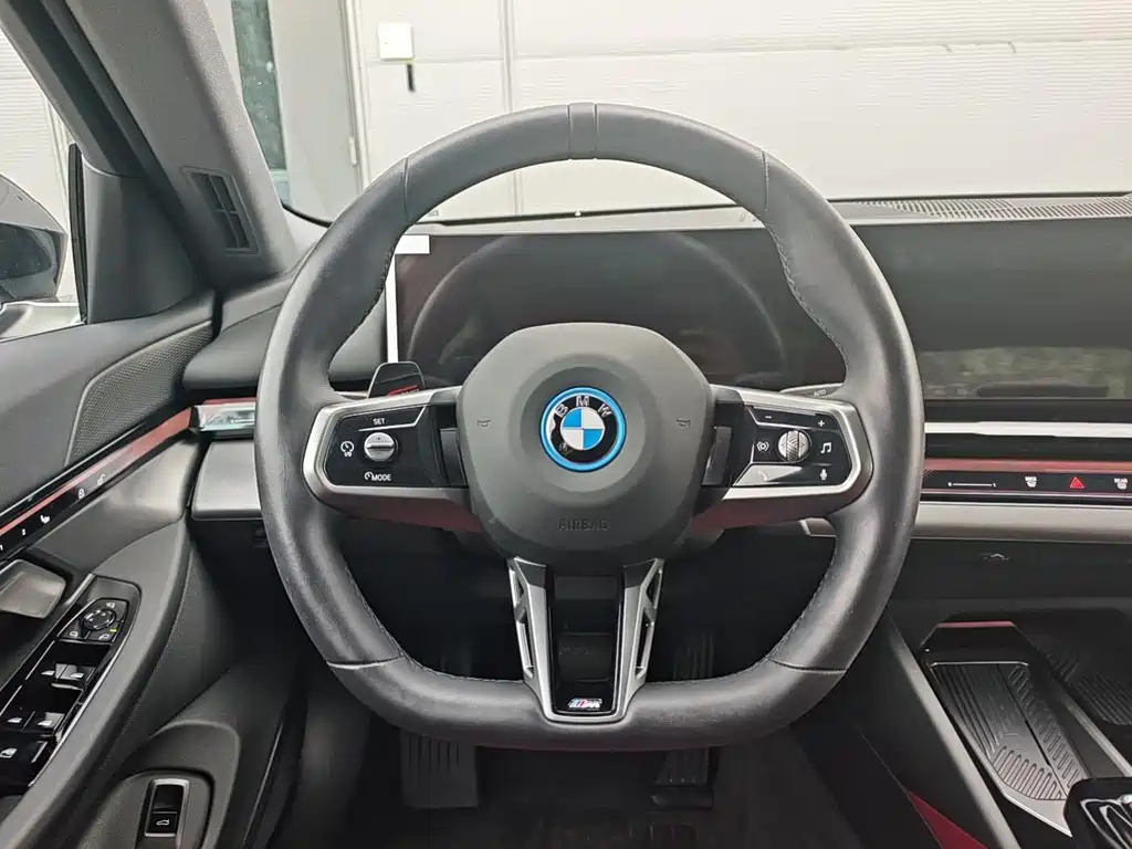 BMW i5 — миниатюра 12