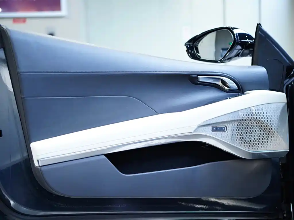 Lotus Emira — миниатюра 17