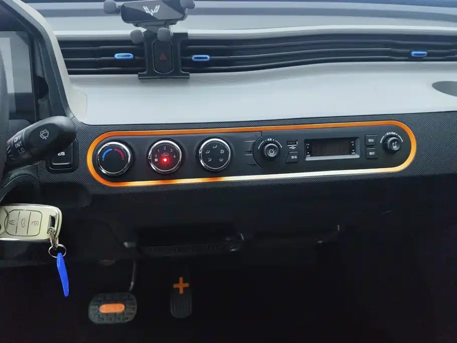 Wuling MINIEV — миниатюра 13