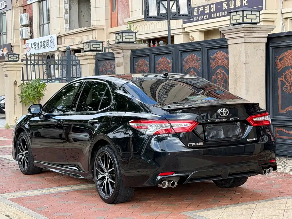 Toyota Camry — миниатюра 9