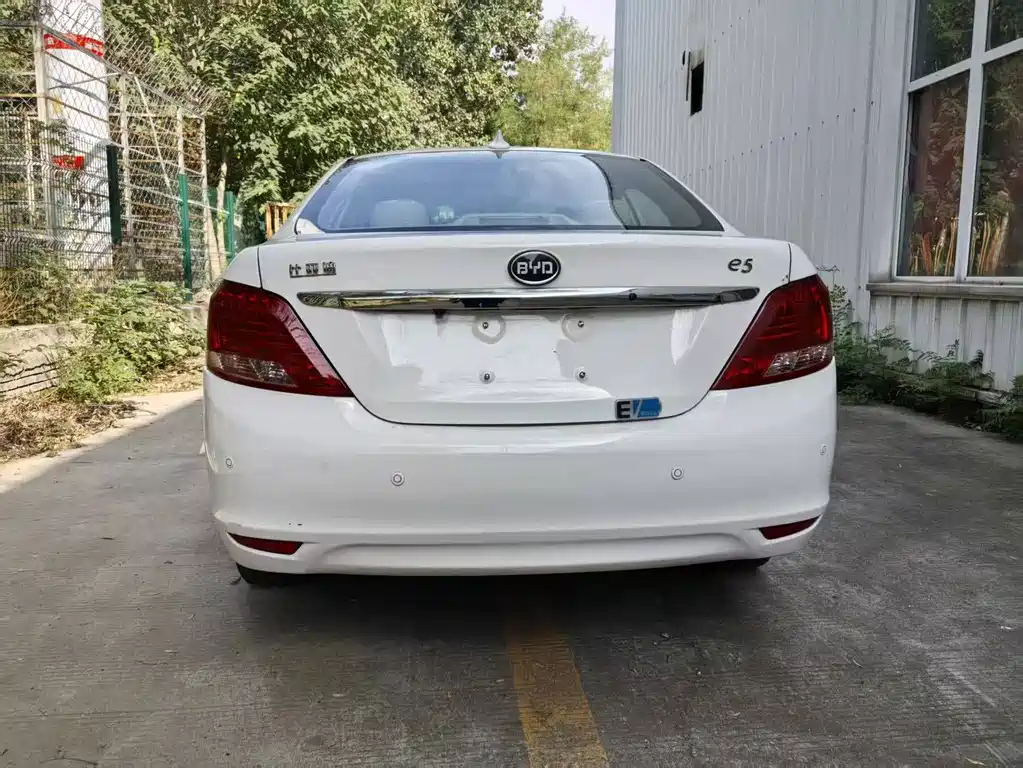 BYD e5 — миниатюра 5