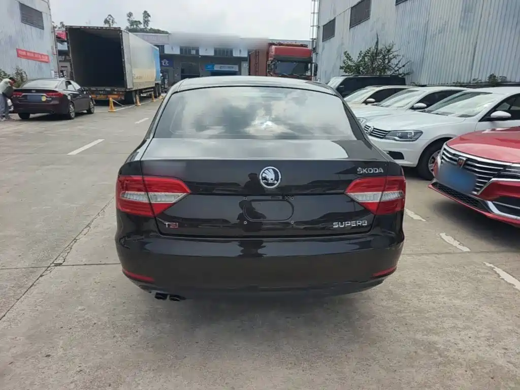 Skoda Superb — миниатюра 6