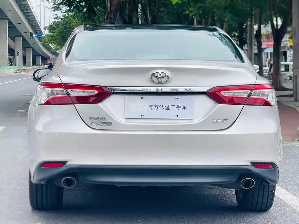 Toyota Camry — миниатюра 4