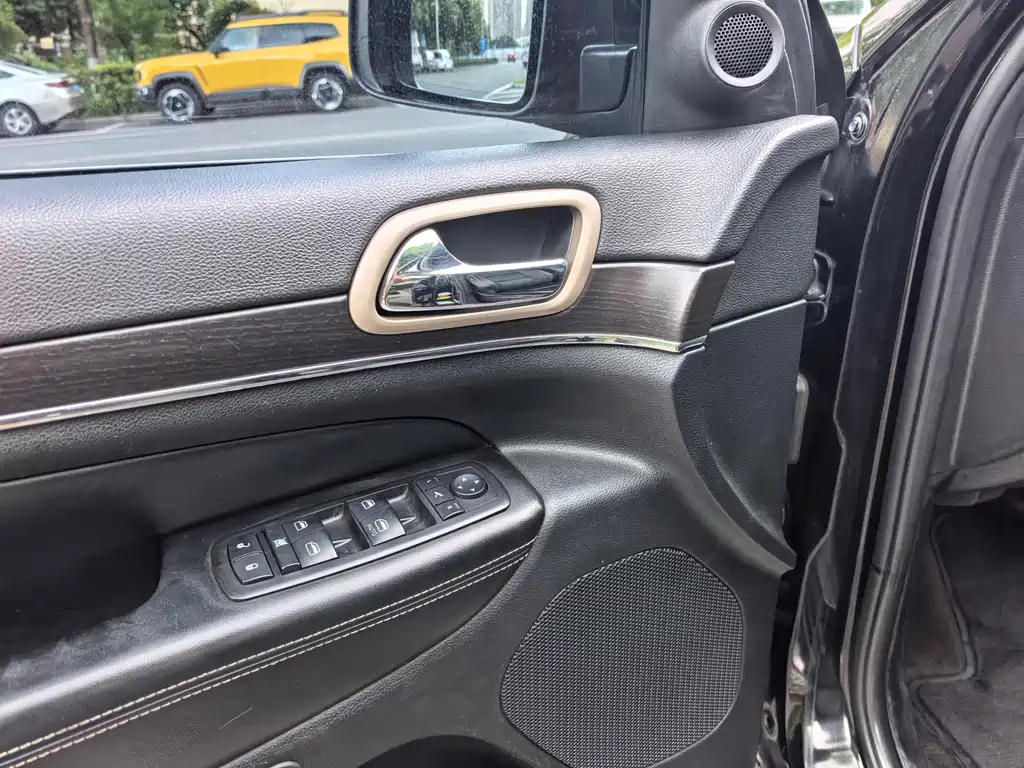 Jeep Grand Cherokee (Import) — миниатюра 5