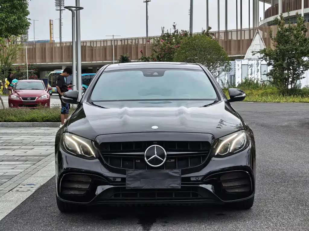 MERCEDES-BENZ E CLASS
