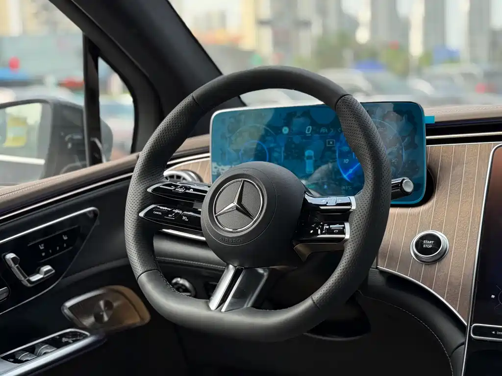 Mercedes-Benz EQE SUV — миниатюра 14