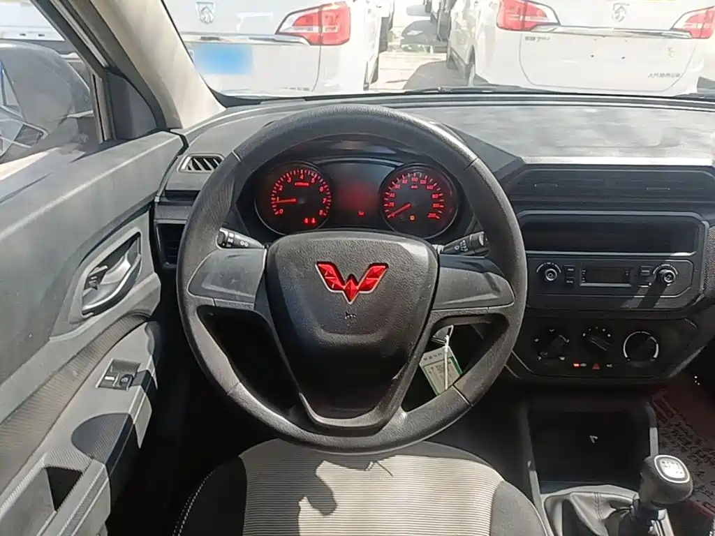 Wuling Hongguang — миниатюра 11
