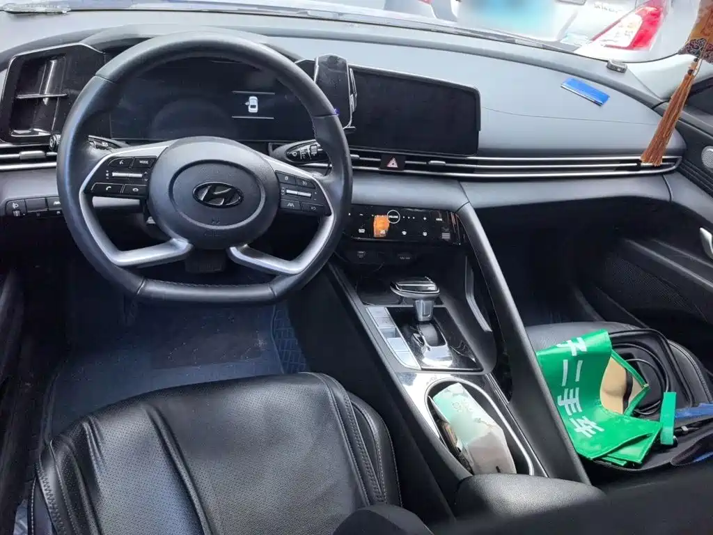 Hyundai Elantra — миниатюра 5