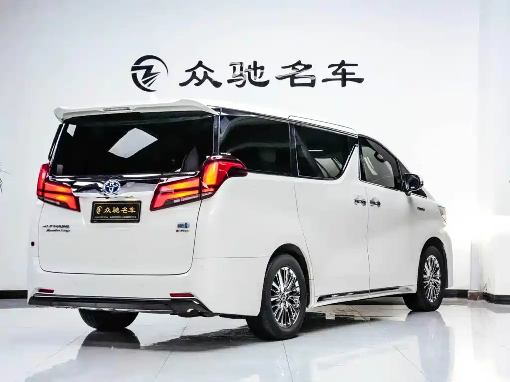 Toyota Alphard — миниатюра 10