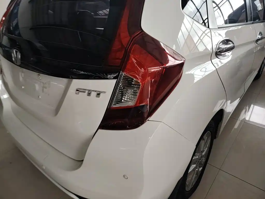 Honda Fit — миниатюра 8