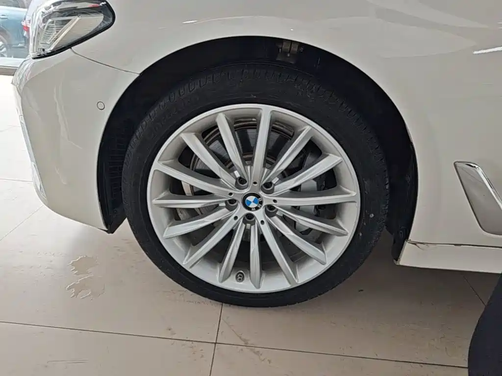 BMW 5 Series — миниатюра 23