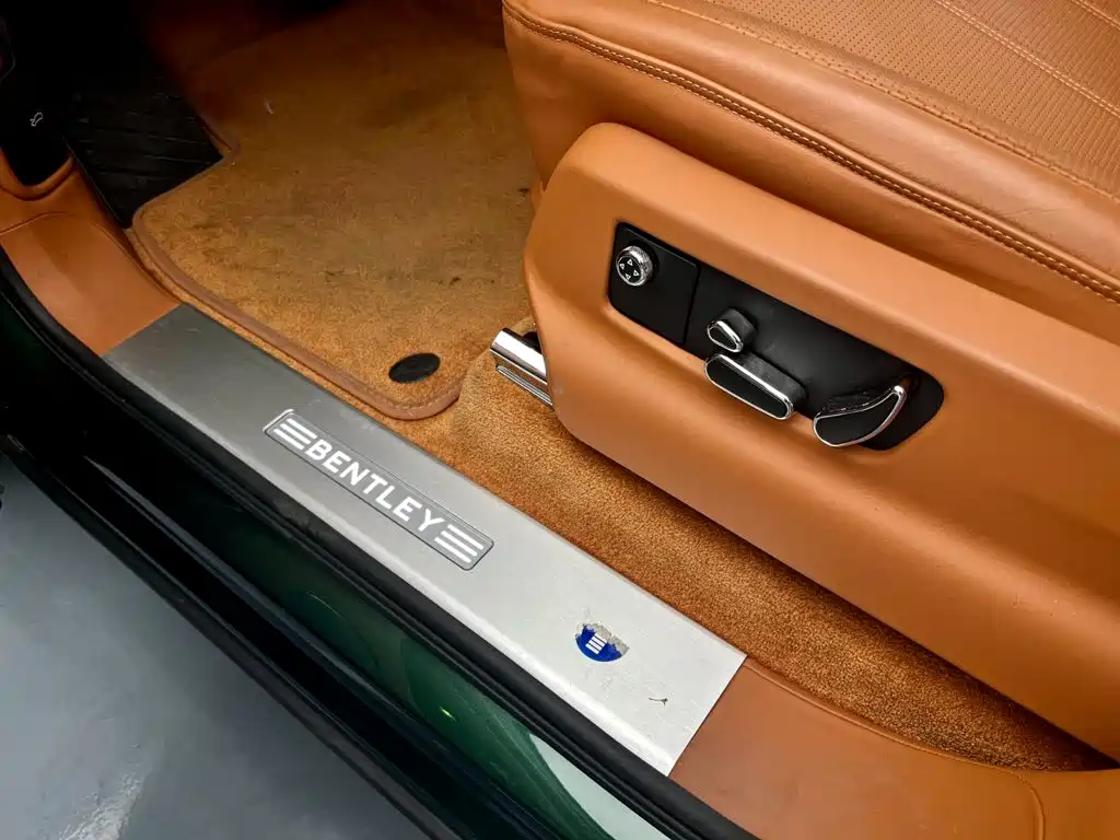 Bentley Bentayga — миниатюра 12