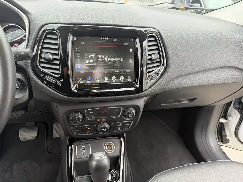 Jeep Compass — миниатюра 5
