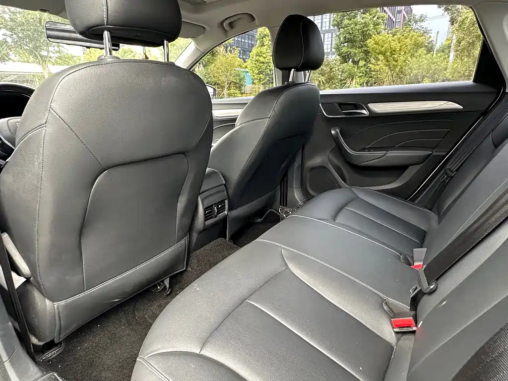 Roewe i6 New Energy — миниатюра 19