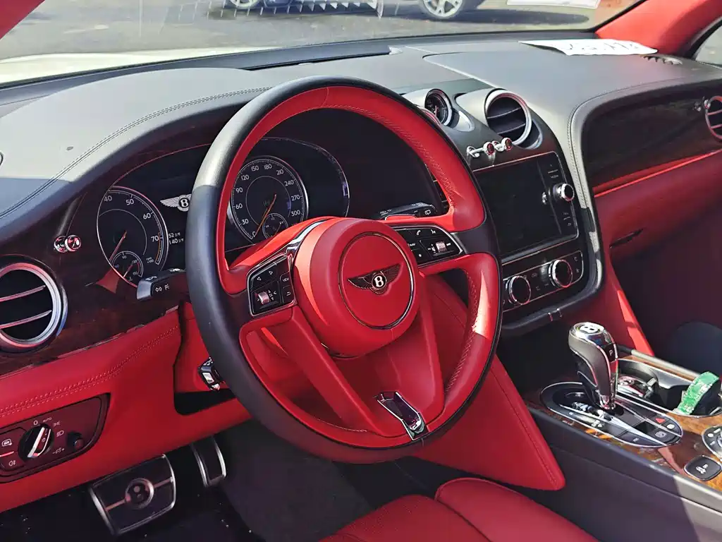 Bentley Bentayga — миниатюра 9
