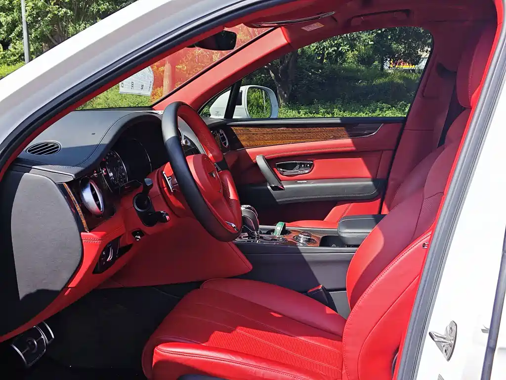 Bentley Bentayga — миниатюра 14