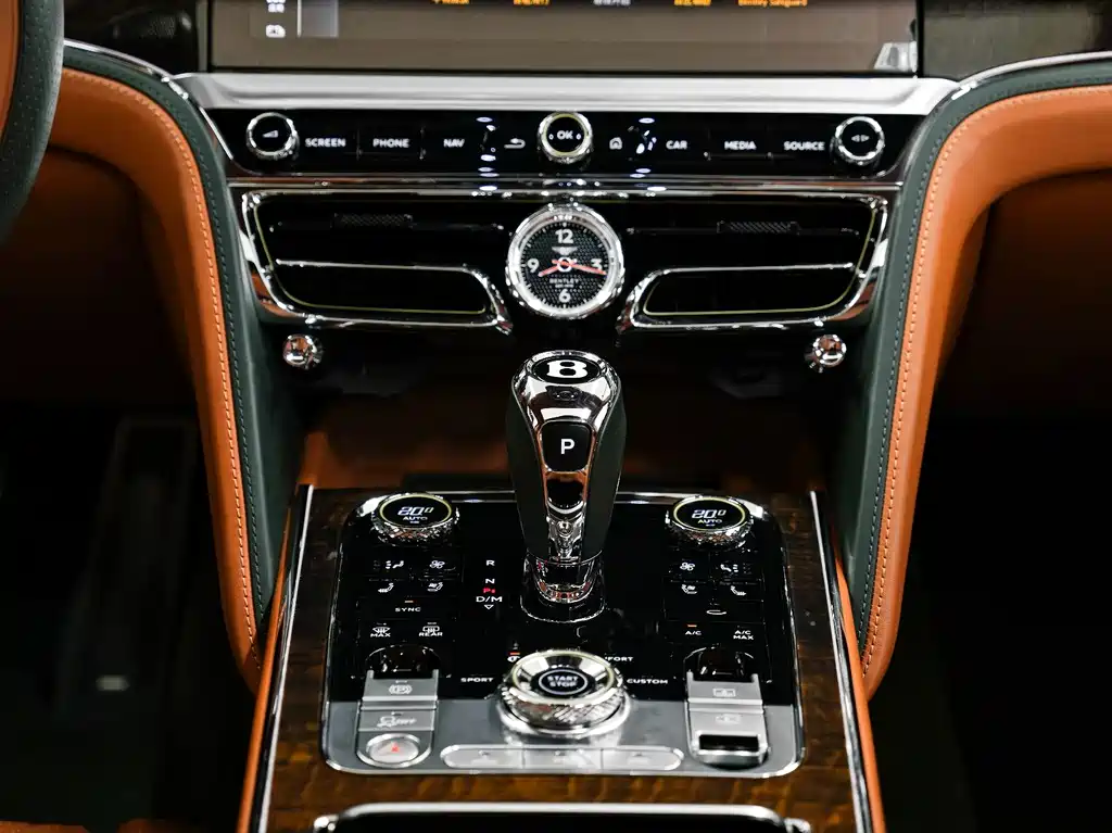 Bentley Flying Spur PHEV — миниатюра 15