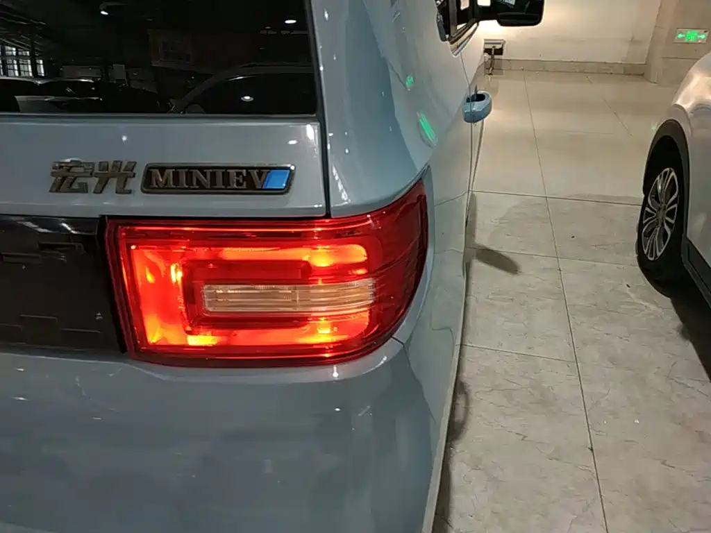 Wuling MINIEV — миниатюра 8