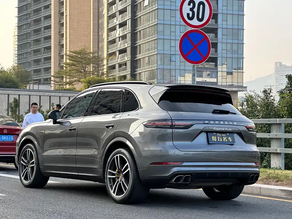 PORSCHE CAYENNE