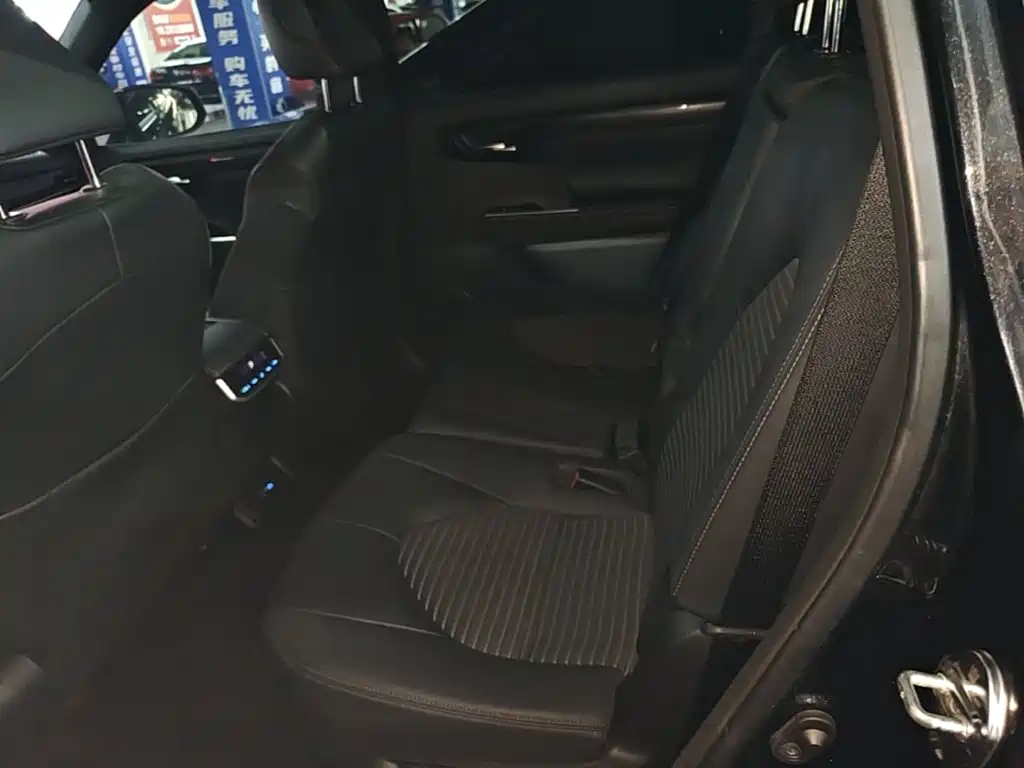 Toyota Crown Kluger — миниатюра 17