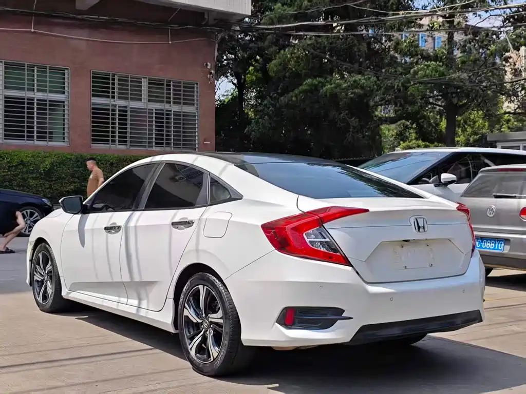 Honda Civic 2016 220TURBO CVT Luxury