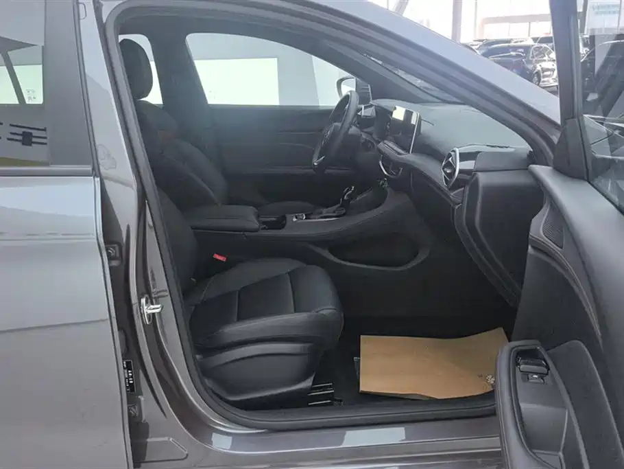 MG 5 2025 180DVVT Luxury