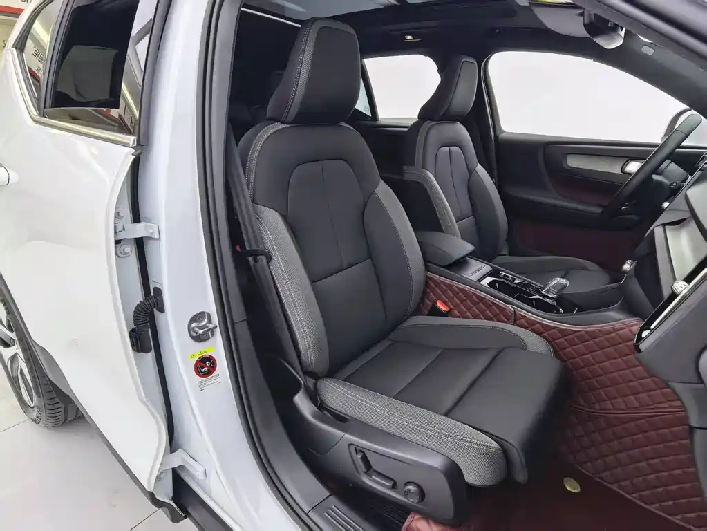 Volvo XC40 2023 B3 Luxury