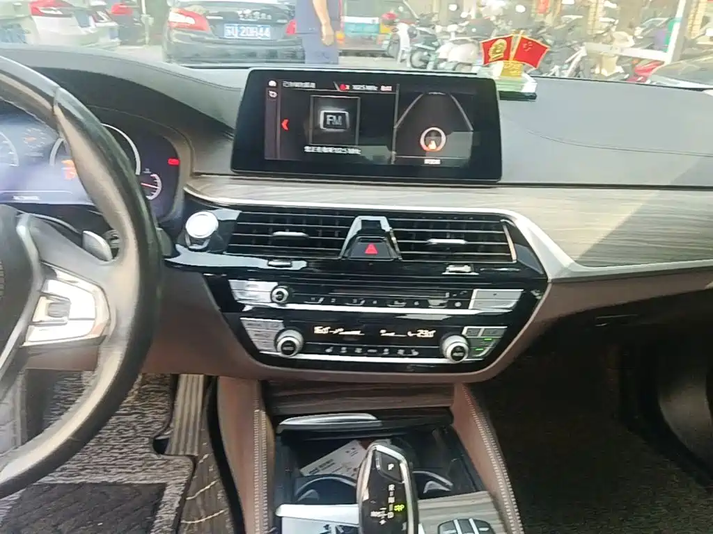 BMW 5 Series — миниатюра 13