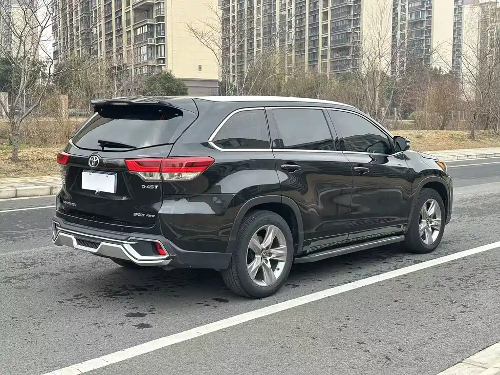 TOYOTA HIGHLANDER