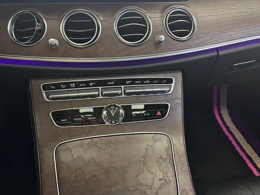 MERCEDES-BENZ E CLASS