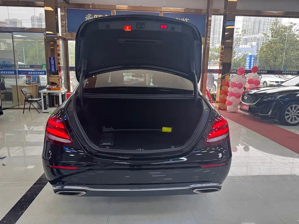 MERCEDES-BENZ E CLASS