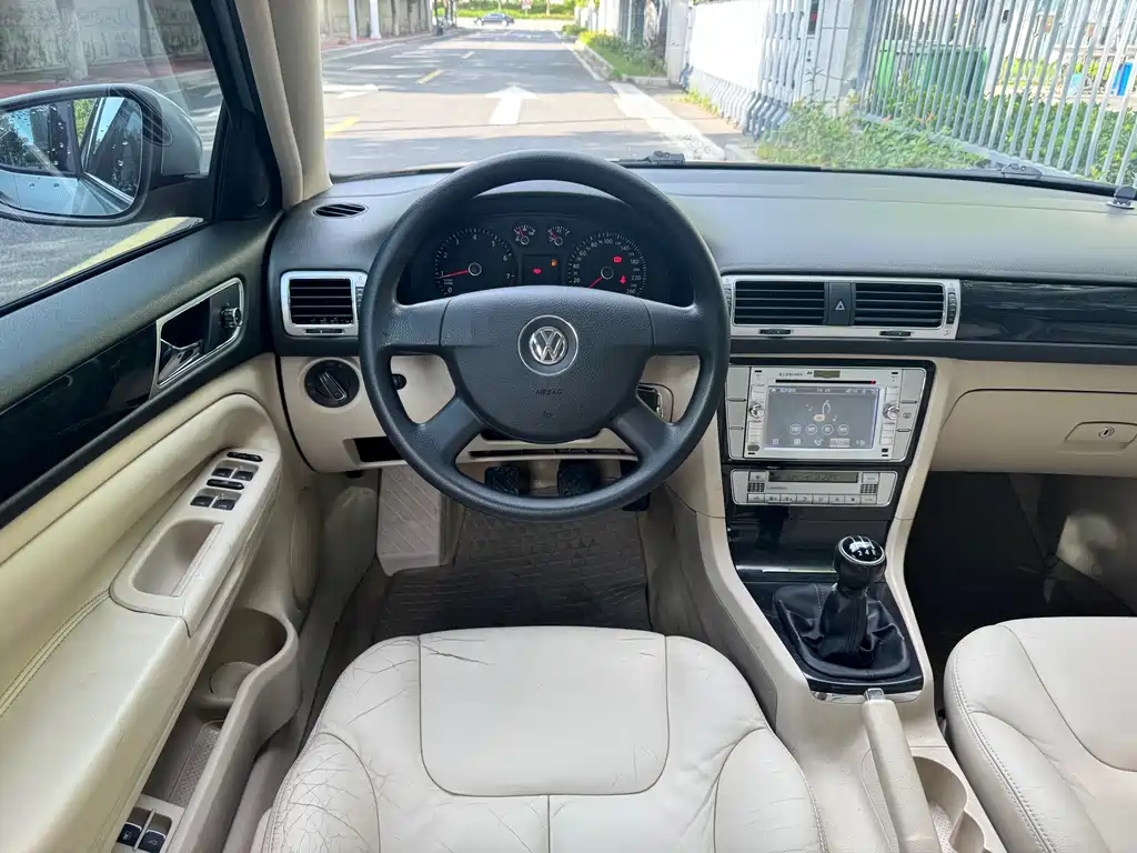 Volkswagen Passat Lingyu — миниатюра 7