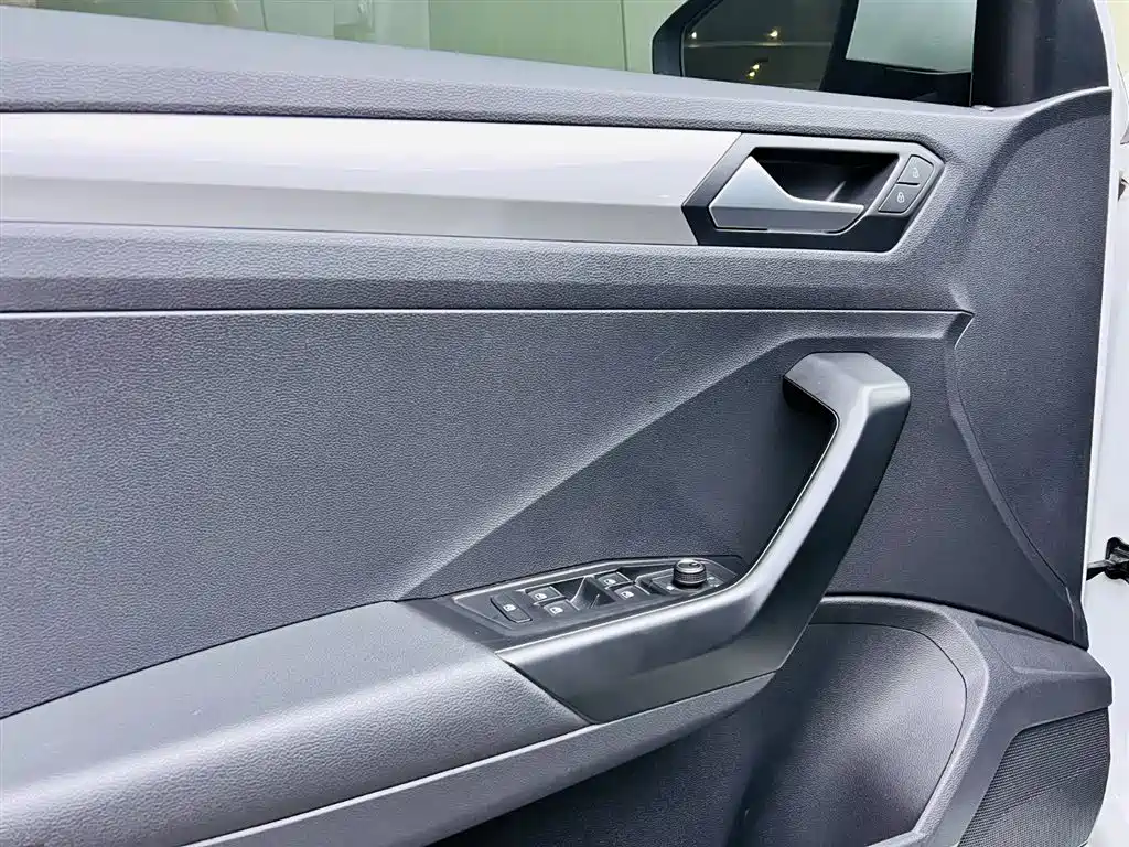 VOLKSWAGEN T ROC EXPLORING SONGS