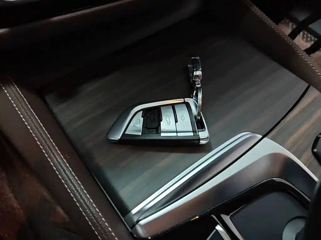 BMW 5 Series — миниатюра 9