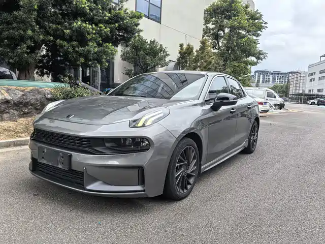 Lynk & Co 03
