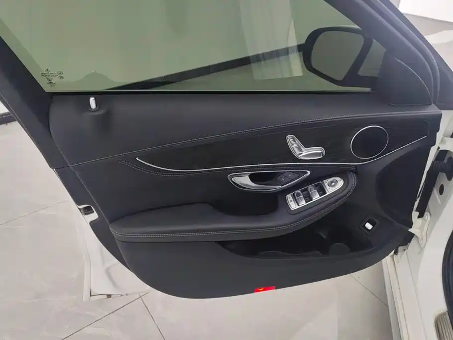 Mercedes-Benz C-Class — миниатюра 7