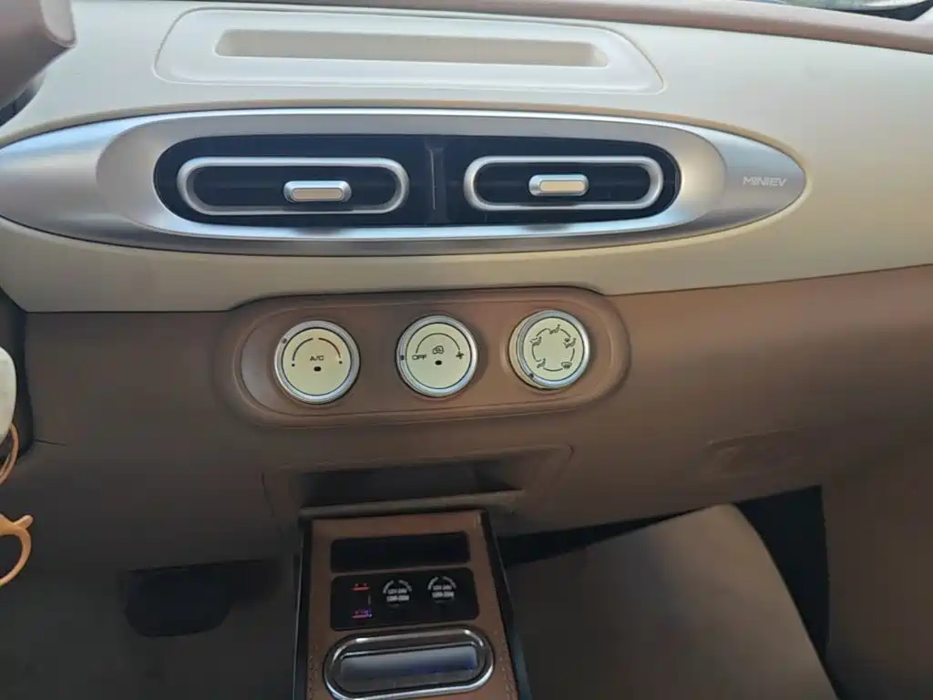 Wuling MINIEV — миниатюра 13