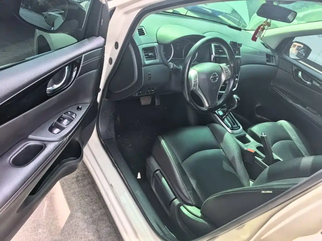 Nissan Tiida — миниатюра 12