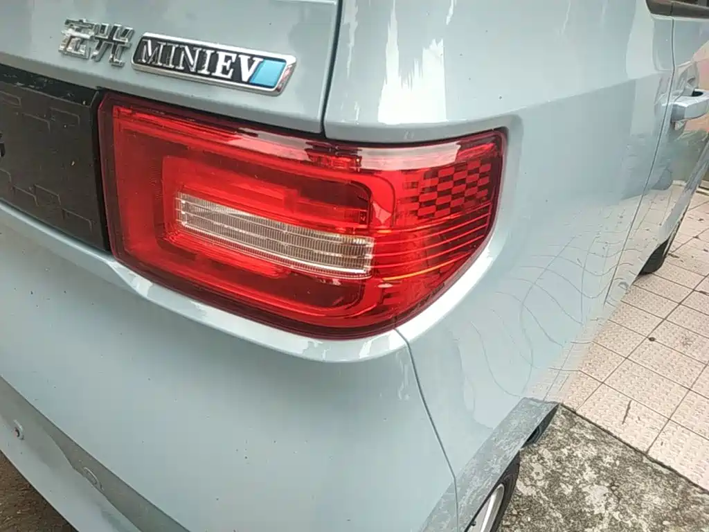 Wuling MINIEV — миниатюра 8