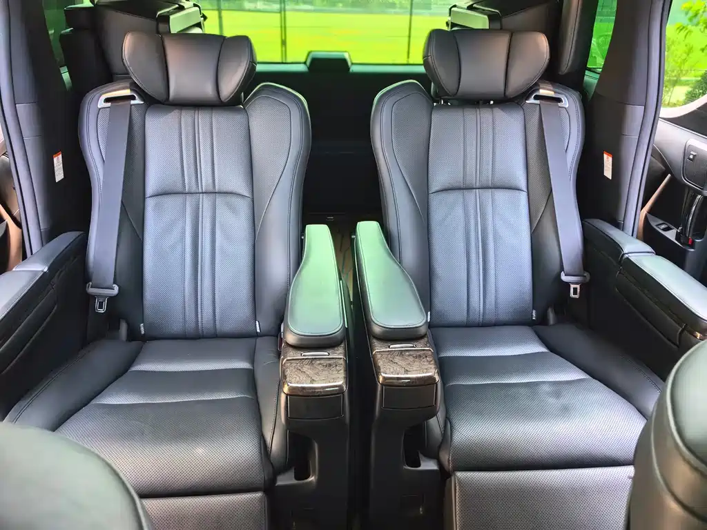 Toyota Vellfire — миниатюра 18