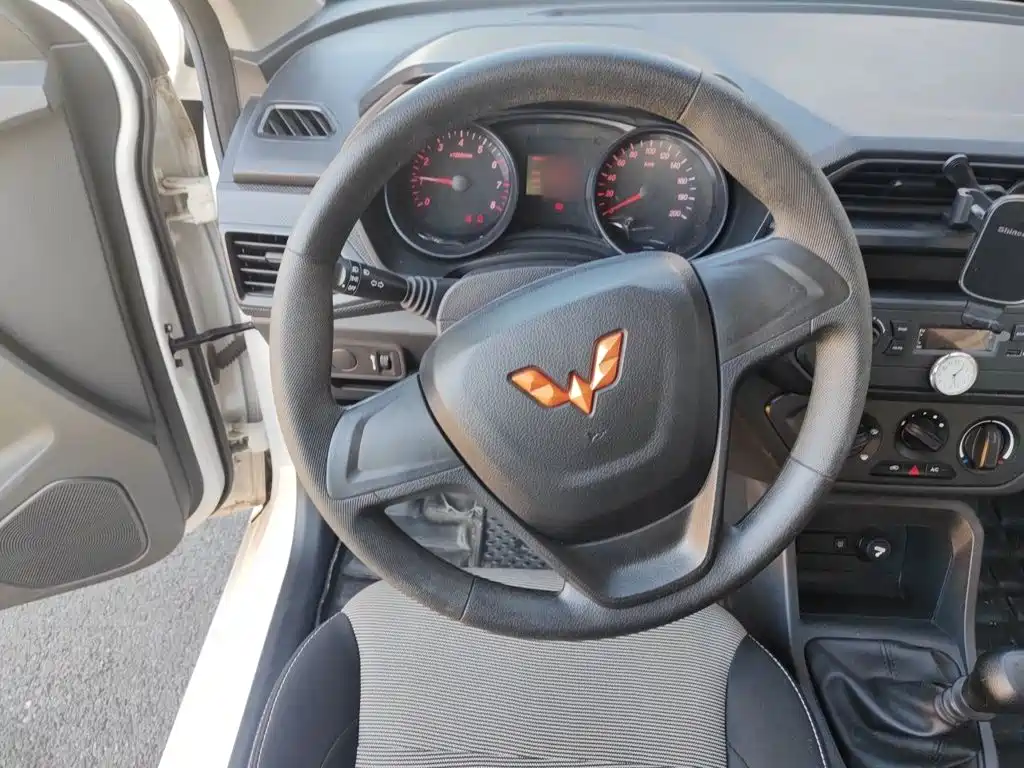 Wuling Hongguang — миниатюра 13