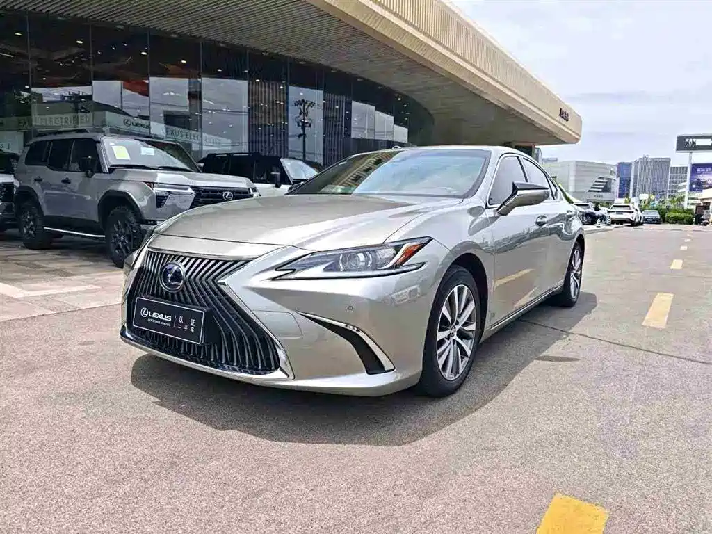 Lexus ES 2019
