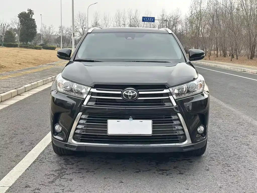 TOYOTA HIGHLANDER