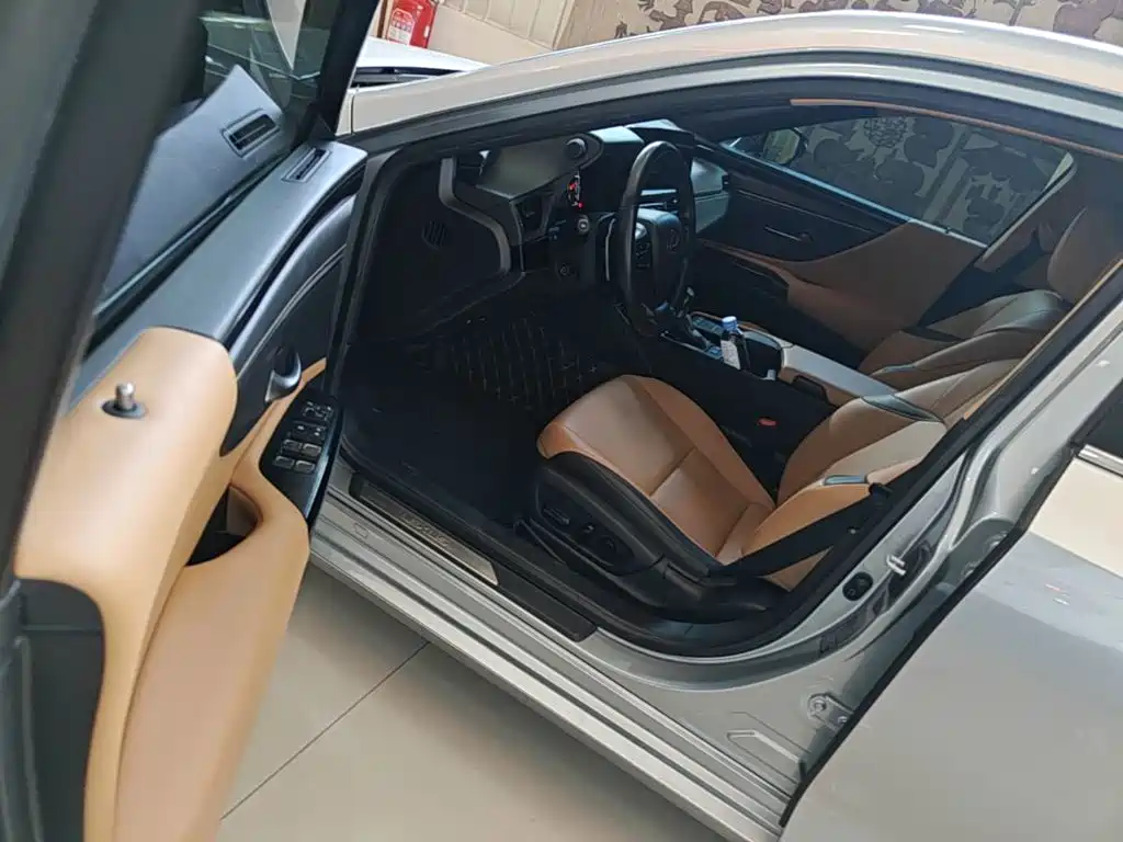 Lexus ES — миниатюра 16