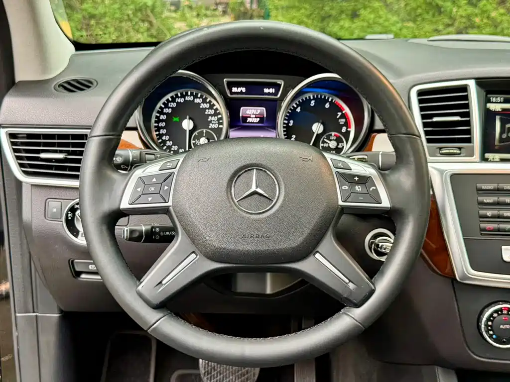 Mercedes-Benz M-Class — миниатюра 7