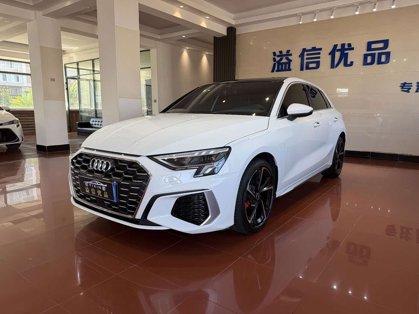 Audi A3 1.4 л 2023 г. Белый, пробег 32000 км